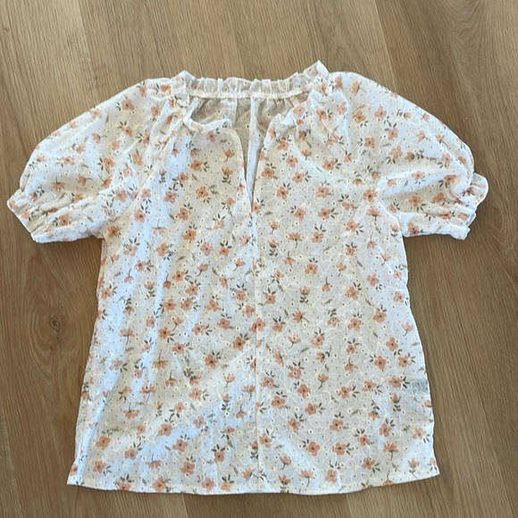 Eyelet blouse size small . Cream & peach flowers. Adorable! - Picture 1 of 5